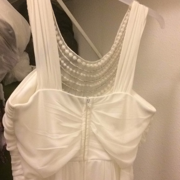 Hi, I am selling a dress, it is in good condition! - Picture 2 of 4